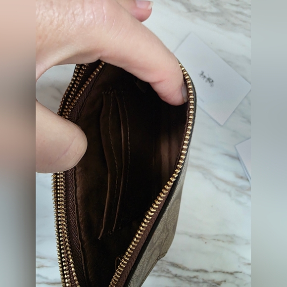 NWT Coach Brown Wristlet - Picture 6 of 9